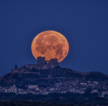 Luna-sobre-Alburquerque-Vicente-Ramos-Moreno